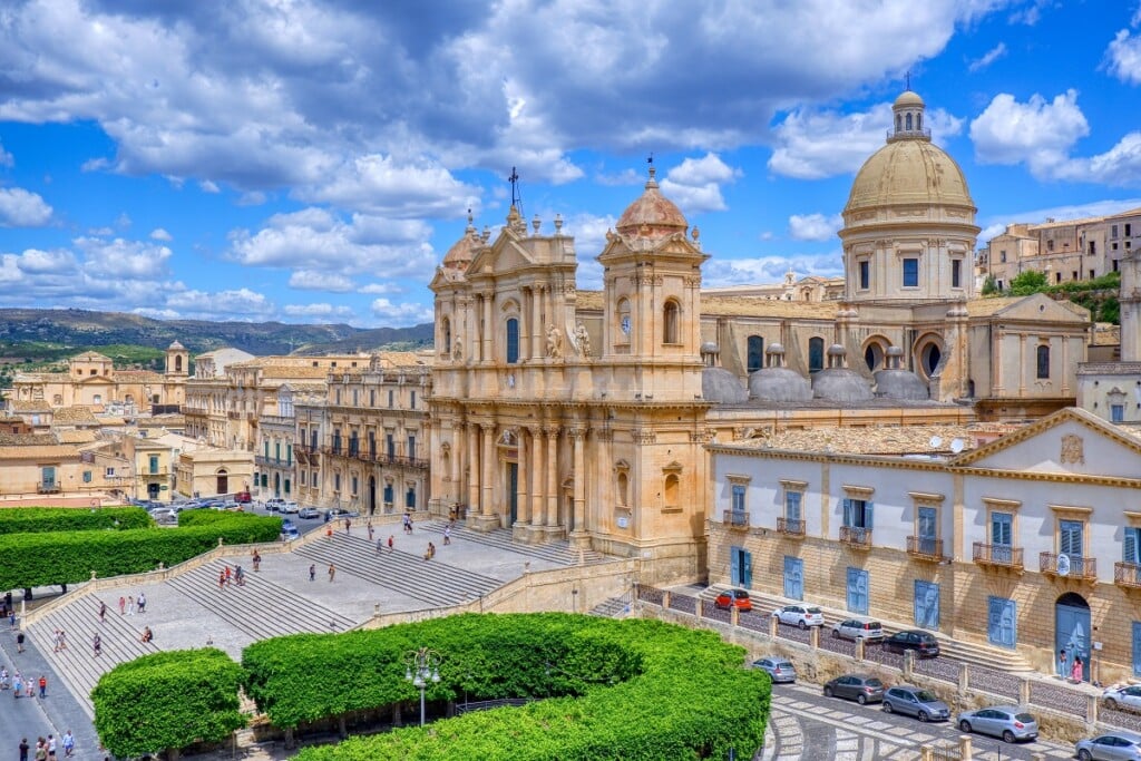 Arriva anche l’arte contemporanea all’Infiorata di Noto, una delle feste tradizionali più famose di Sicilia