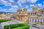 Arriva anche l’arte contemporanea all’Infiorata di Noto, una delle feste tradizionali più famose di Sicilia