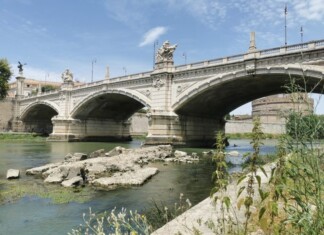 Le rovine del Ponte Neroniano, Roma