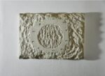 Salvatore Sava, Magica luna - La lettera, 1996, pietra leccese e ferro, 37 x 51 x 5 cm