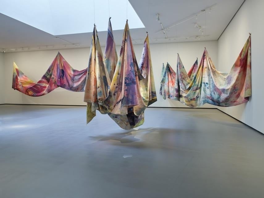 Cinque artisti sfidano la pittura alla Fondazione Vuitton di Parigi