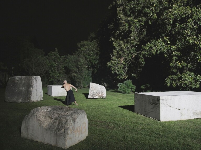 Scenografia Stones Room, Gussago, 2018, performance del ballerino argentino Martin Piliponsky © Associates Architecture