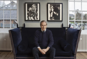 Il famoso banditore e art dealer Simon de Pury lancia un nuovo modello d’asta online