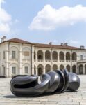 Tony Cragg, Early Forms (St Gallen), 1997. Installation view at Reggia di Venaria, 2022. Photo Pino dell'Aquila