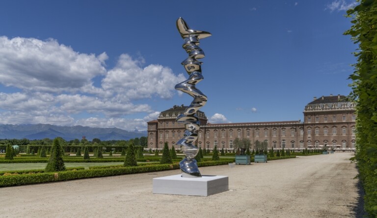 Tony Cragg, Elliptical Column, 2012. Installation view at Reggia di Venaria, 2022. Photo Pino dell'Aquila