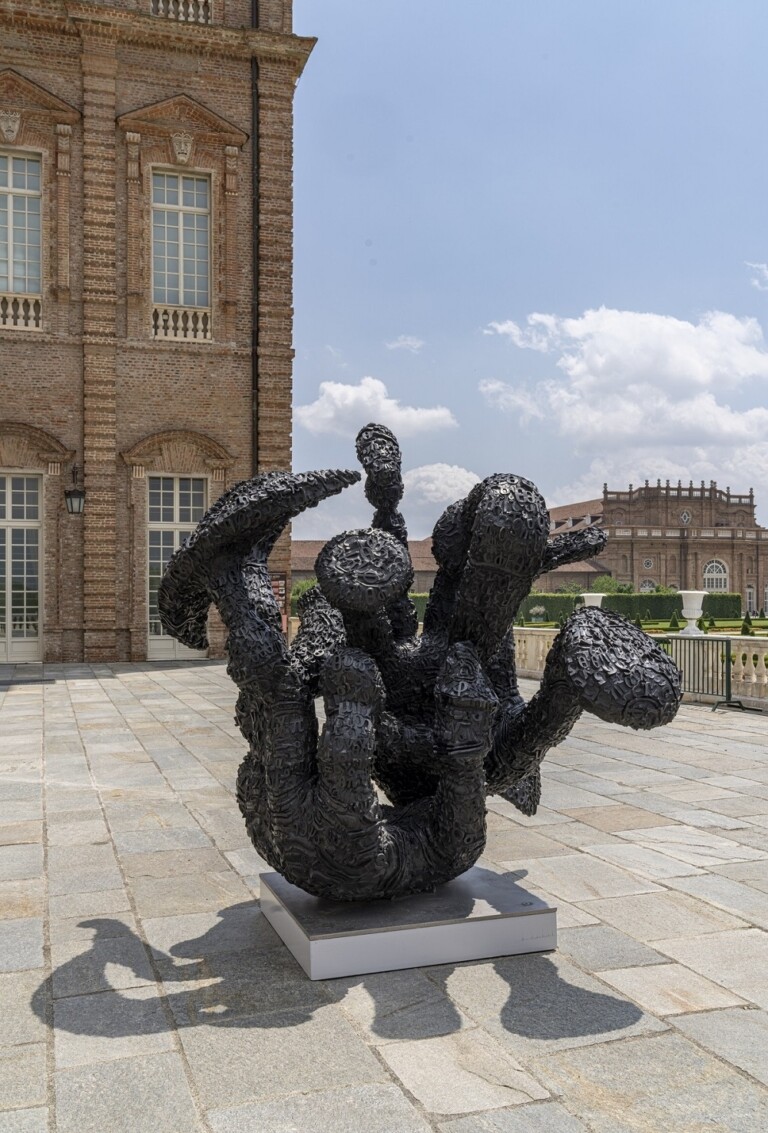 Tony Cragg, Manipulation, 2008. Installation view at Reggia di Venaria, 2022. Photo Pino dell'Aquila