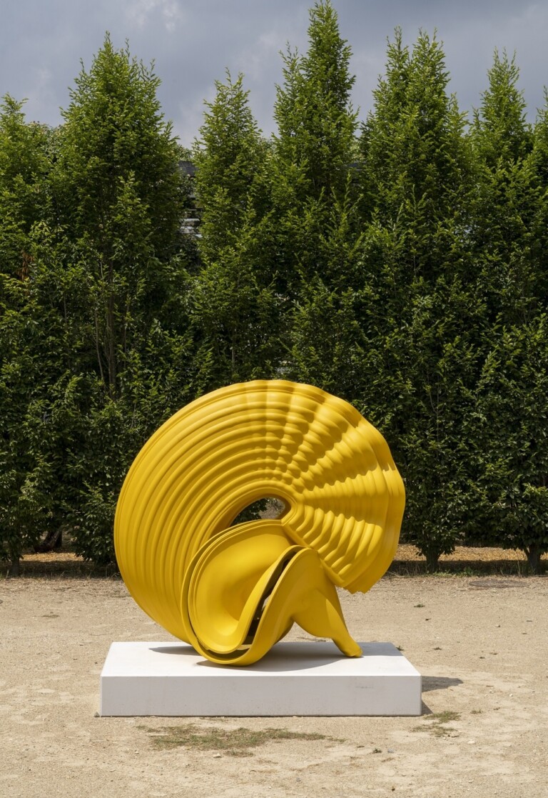 Tony Cragg, Outspan, 2008. Installation view at Reggia di Venaria, 2022. Photo Pino dell'Aquila