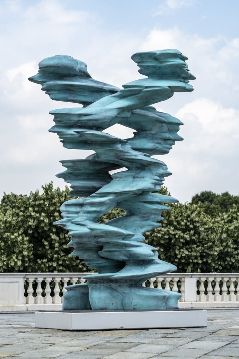 Tony Cragg, Runner, 2015. Installation view at Reggia di Venaria, 2022. Photo Pino dell'Aquila