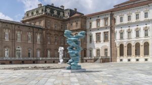 Equilibrio e stupore nelle sculture di Tony Cragg in mostra alla Reggia di Venaria