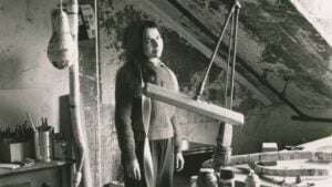 La rivoluzionaria arte di Eva Hesse narrata in un video del Guggenheim