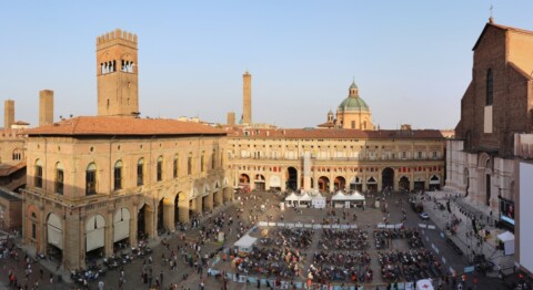 Bologna, Piazza Maggiore from Palazzo Comunale, PH Ingo Mehling, fonte Wikimedia