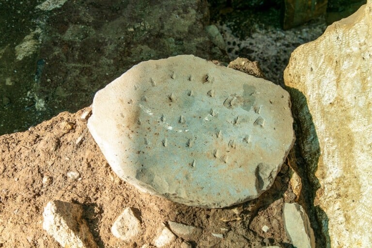 Dettaglio basolato. Resti del ponte romano di epoca imperiale. Crediti fotografici Fabio Caricchia