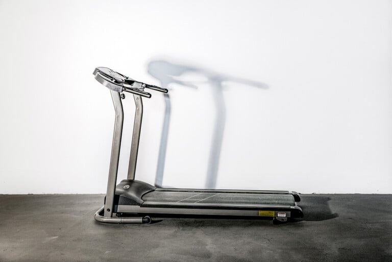 Ai Weiwei, Assange‘s Treadmill, 2017, Metal, plastic, rubber, Private Collection, Photo_ Courtesy Ai Weiwei Studio © 2022 Ai Weiwei