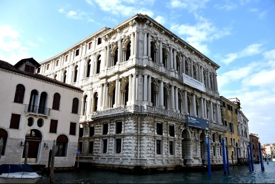 Vista del palazzo di Cà Pesaro dal Canal Grande