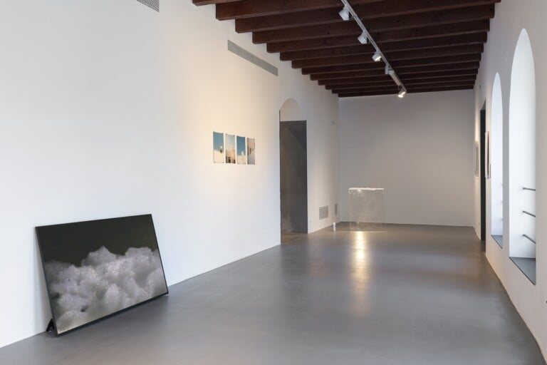 Christian Frosi, La Stanza Vuota, Veduta dell'installazione GAMeC, Bergamo, 2022, Photo © Lorenzo Palmieri, Courtesy GAMeC Galleria d'Arte Moderna e Contemporanea di Bergamo