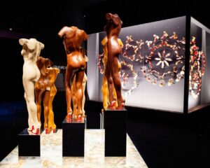 La moda sfavillante di Christian Louboutin in mostra a Monte Carlo