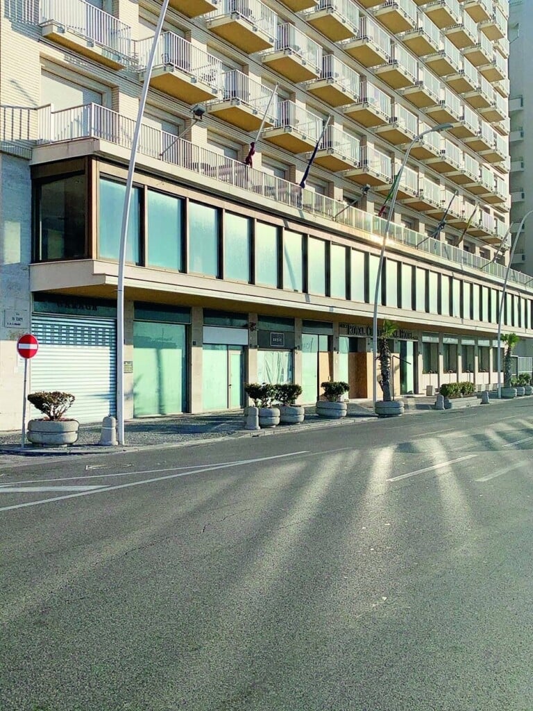 Hotel Royal Continental, Via Partenope, architetto Fernando Chiaromonte, 1955. Photo © Giovanna Silva