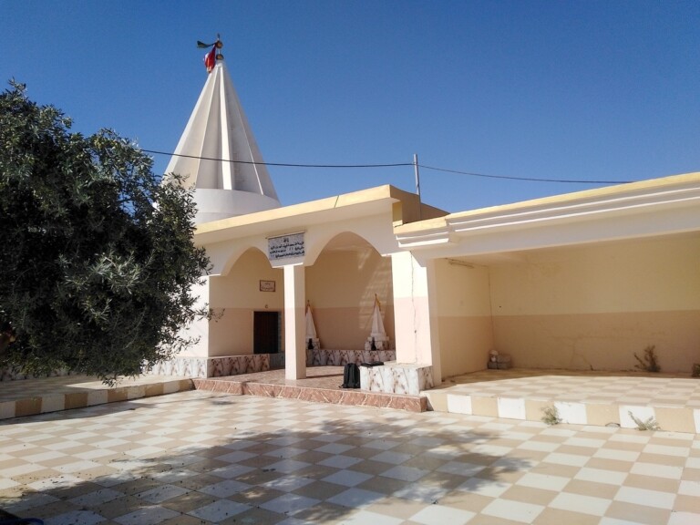 Il santuario di Sheikh Mukhfi a Bapira dopo la ricostruzione