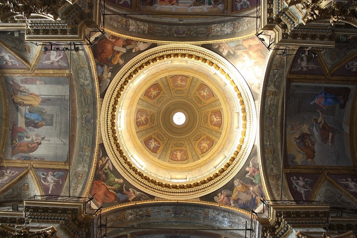 Interno della Cattedrale di Nostra Signora Assunta di Savona. Photo Wknight94 talk CC BY SA 3.0 via Wikimedia