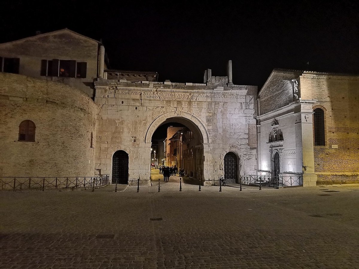 L’Arco di Augusto a Fano. Photo Sicurocanasta via Wikimedia