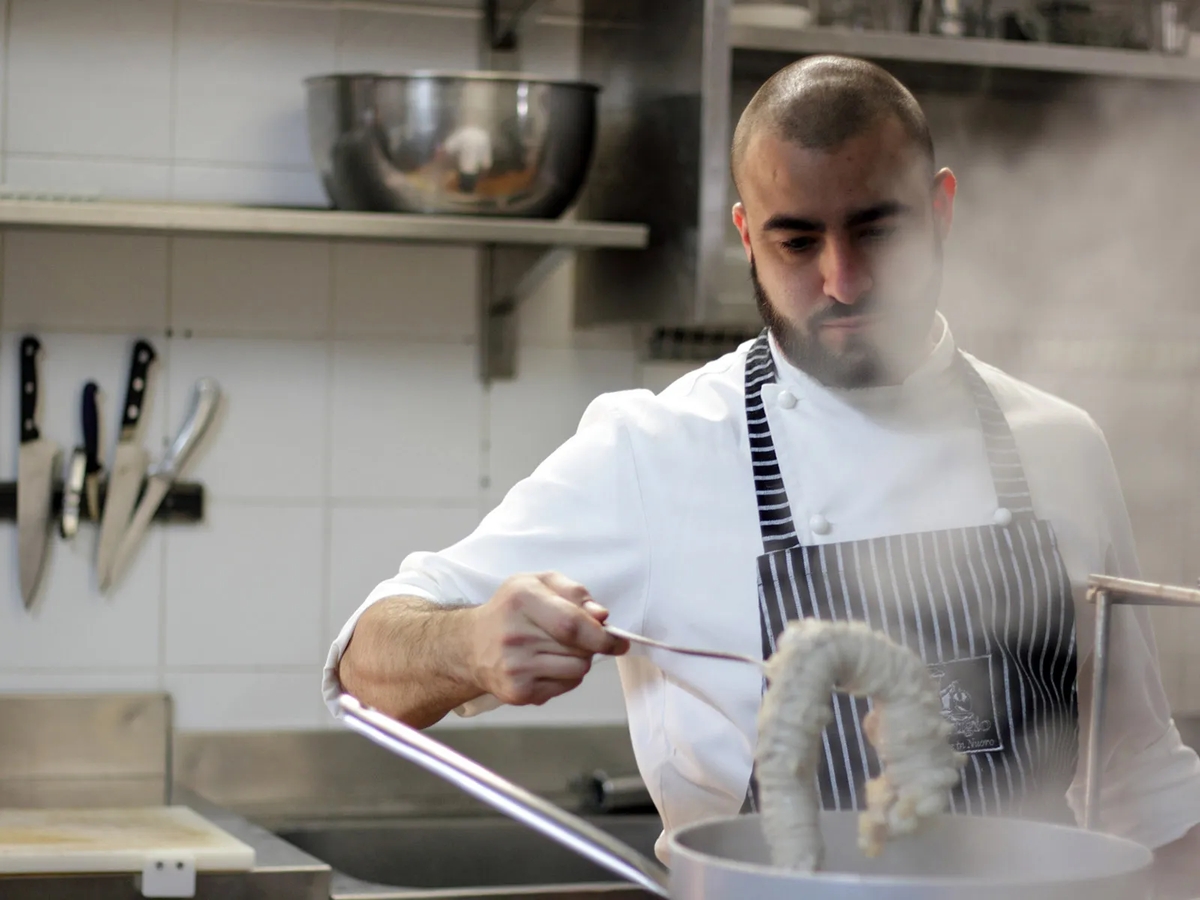 Nella cucina della trattoria Il Rifugio di Nuoro