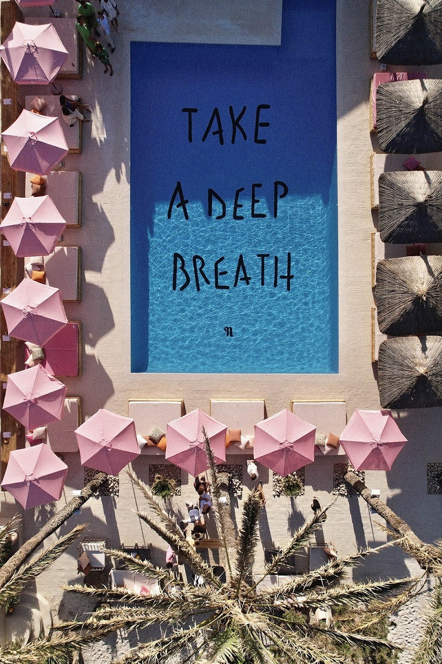 Pietro Terzini, Take A Deep Breath, 2022, vernice su vinile della piscina de “El Silencio”