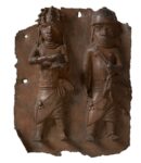 Placca in rame raffigurante un guerriero e uno stregone. Courtesy Horniman Museum