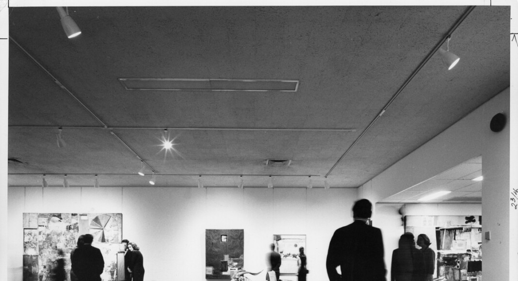 The opening of Robert Rauschenberg at the Jewish Museum, NY, ca. March 31, 1963. Artworks © 2022 Robert Rauschenberg Foundation | Licensed by VAGA at Artists Rights Society (ARS), NY