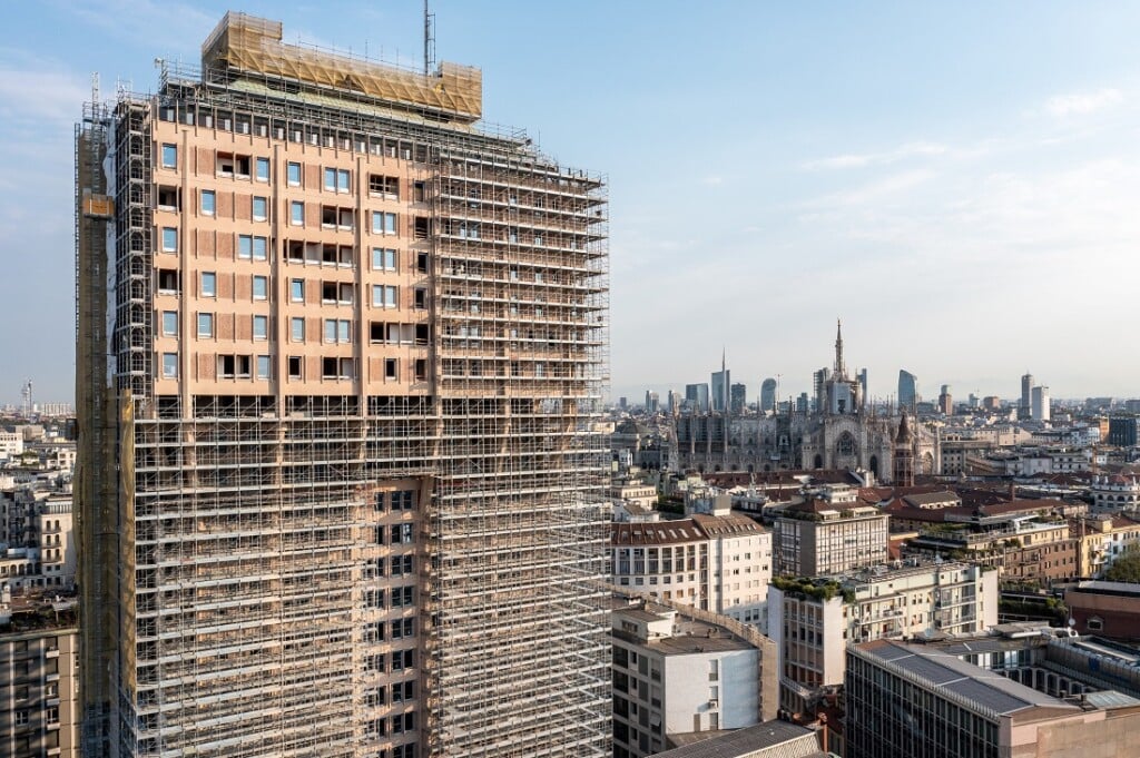 Torre Velasca di Milano: quasi completi i restauri, torna il colore originario