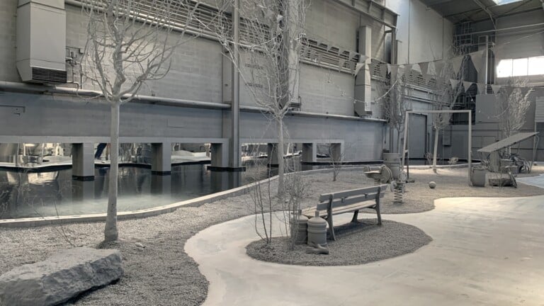 16. Biennale de Lyon. Anciennes usines Fagor. Hans Op de Beeck, We Were the Last to Stay, 2022. Photo Marco Enrico Giacomelli