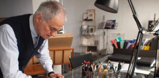 Giulio Paolini nel suo studio a Torino, 2022 © The Japan Art Association / archivio Paola Ghirotti