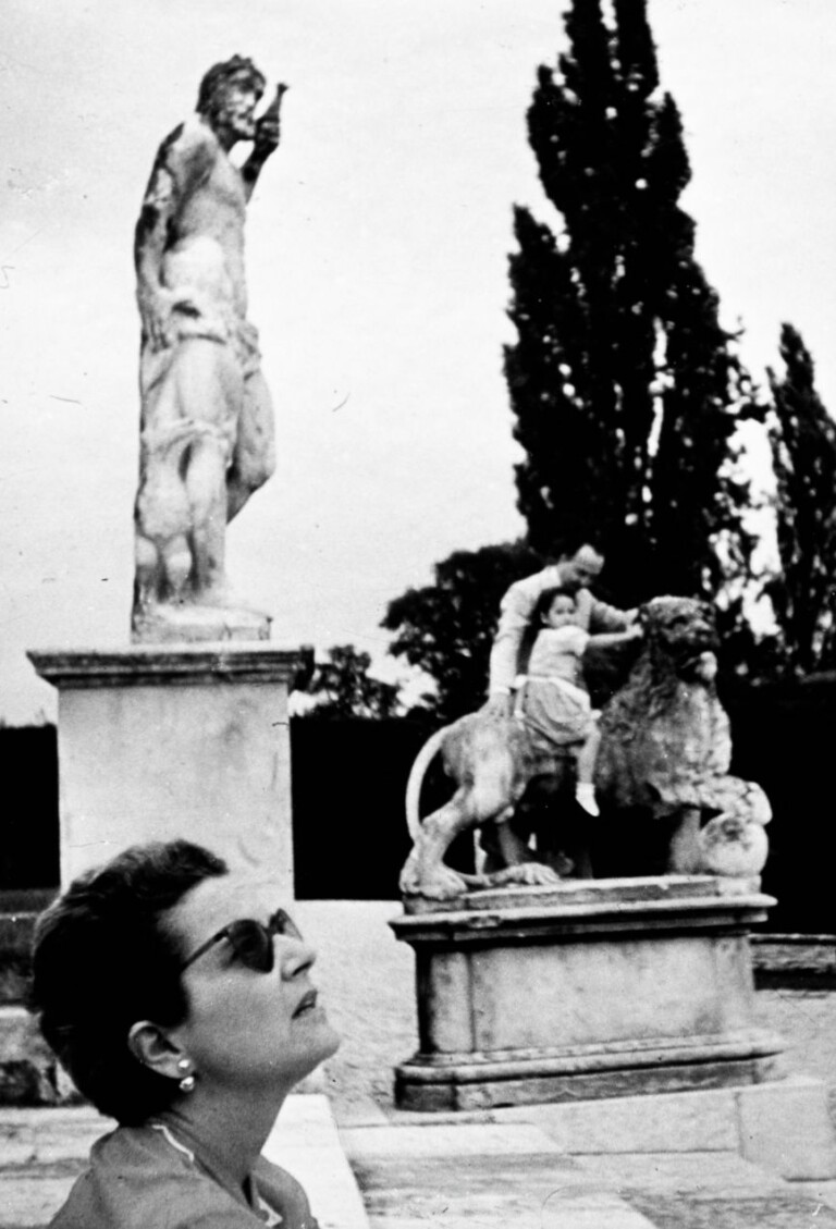 Maser anni ‘50, Marina Volpi con la figlia Diamante e l’architetto Tomaso Buzzi