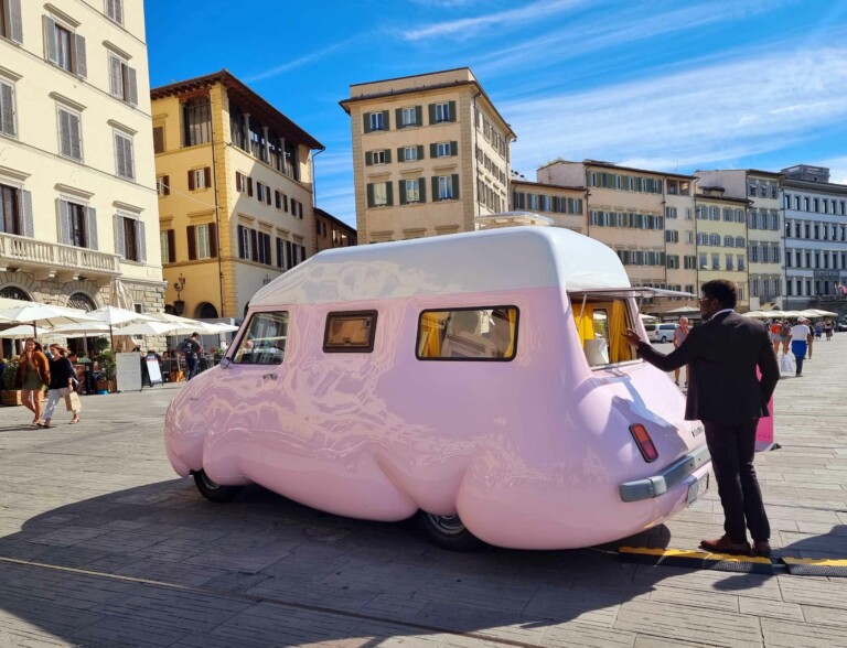 Erwin Wurm, Salsiccia Fat Bus