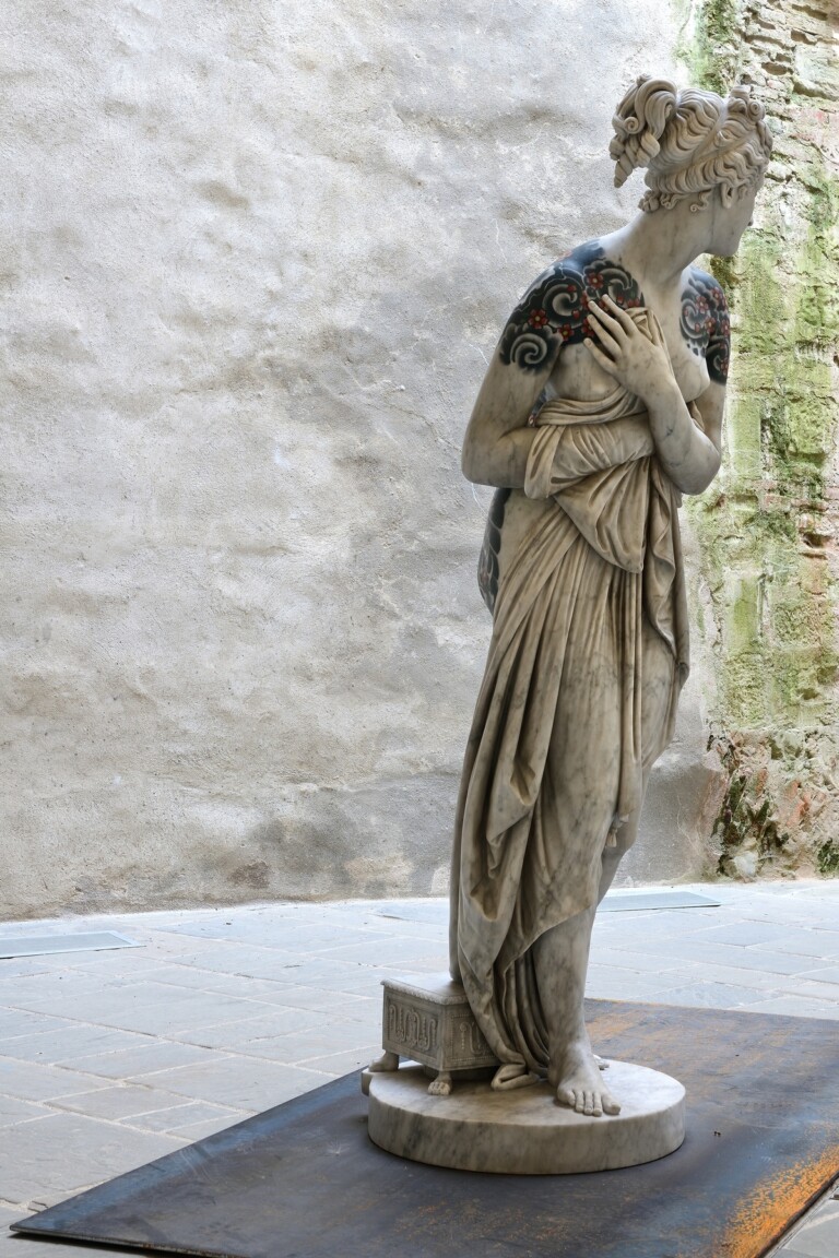 Fabio Viale. Aurum. Exhibition view at Fortezza Medicea, Arezzo 2022. Photo Michele Alberto Sereni