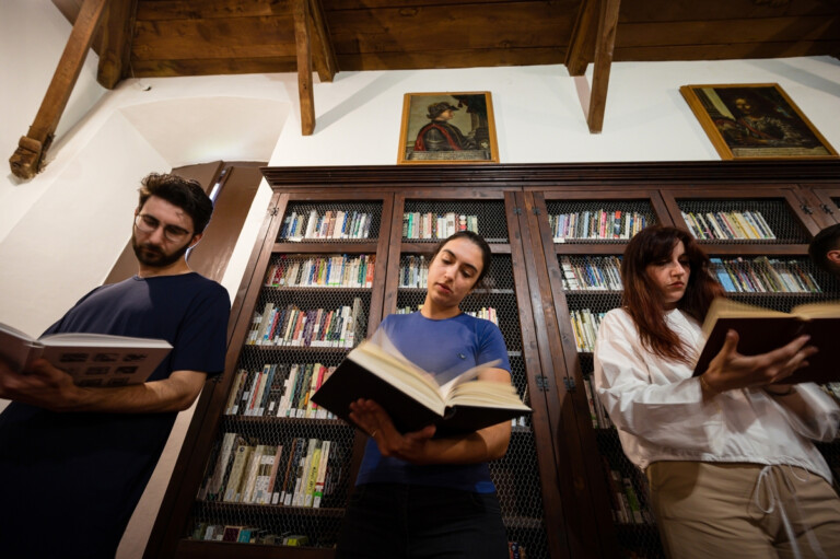 Filippo Berta, Handle with care, 2022. Performance presentata in occasione di Casting the Castle III, Civitella Ranieri Foundation. Photo Marco Giugliarelli