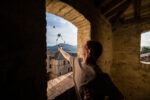 Giorgia Accorsi & Fabio Giorgi Alberti, SparacaduteParashoot, 2022. Performance presentata in occasione di Casting the Castle III, Civitella Ranieri Foundation