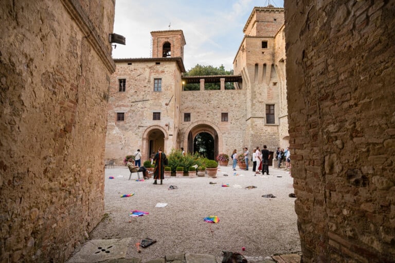 Giorgia Accorsi & Fabio Giorgi Alberti, SparacaduteParashoot, 2022. Performance presentata in occasione di Casting the Castle III, Civitella Ranieri Foundation