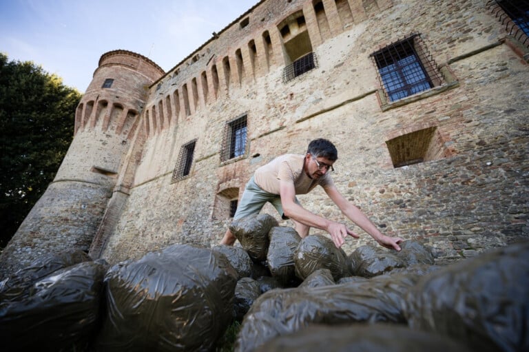 Greig Burgoyne, Everest, 2022. Performance presentata in occasione di Casting the Castle III, Civitella Ranieri Foundation. Photo Marco Giugliarelli