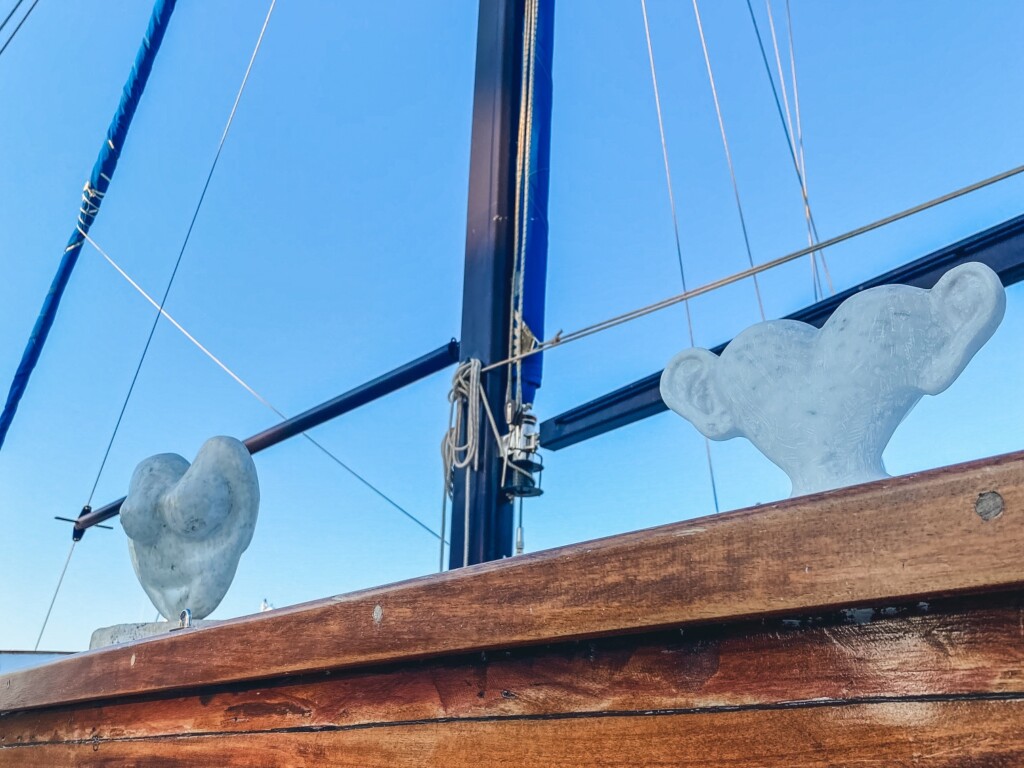 Venezia: la mostra dello scultore non vedente Felice Tagliaferri allestita su una barca