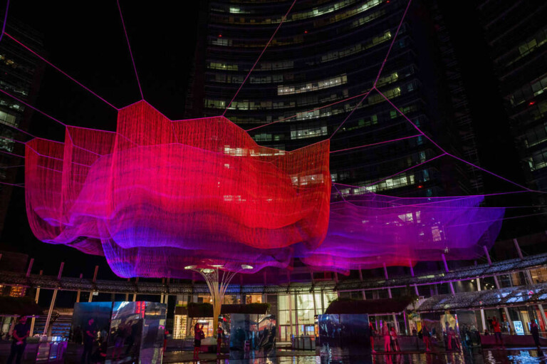 Janet Echelman, Sculture al Vento, Piazza Gae Aulenti, Milano