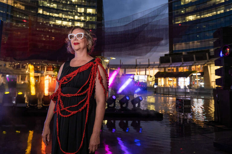 Janet Echelman in Piazza Gae Aulenti, Milano