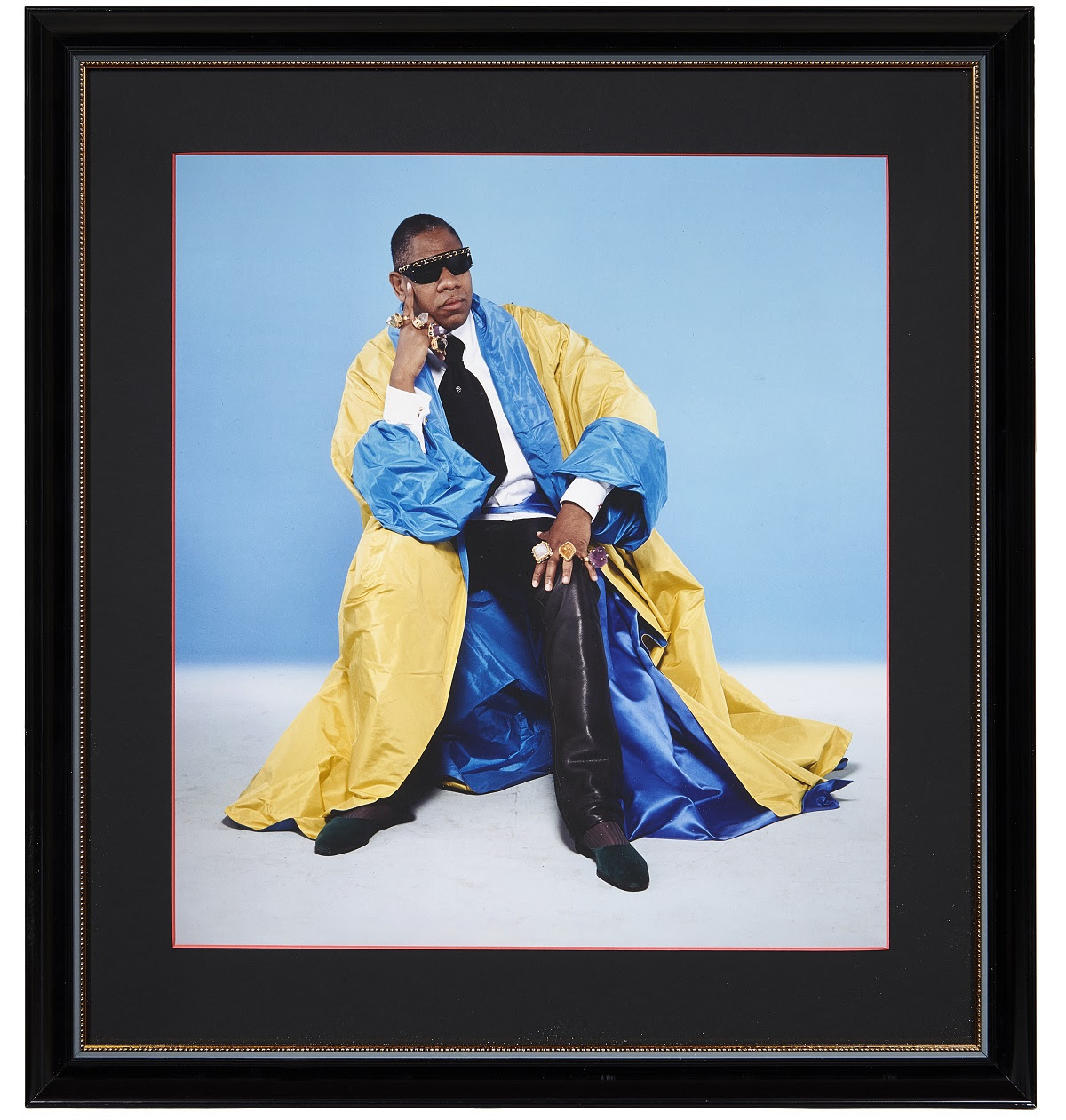 Karl Lagerfeld, 1933-2019 Andre Leon Talley [drapé d'un manteau], 1993, Chromogenic print of the period, Accompanied by its certificate of authenticity, 49 x 40 cm © Artcurial