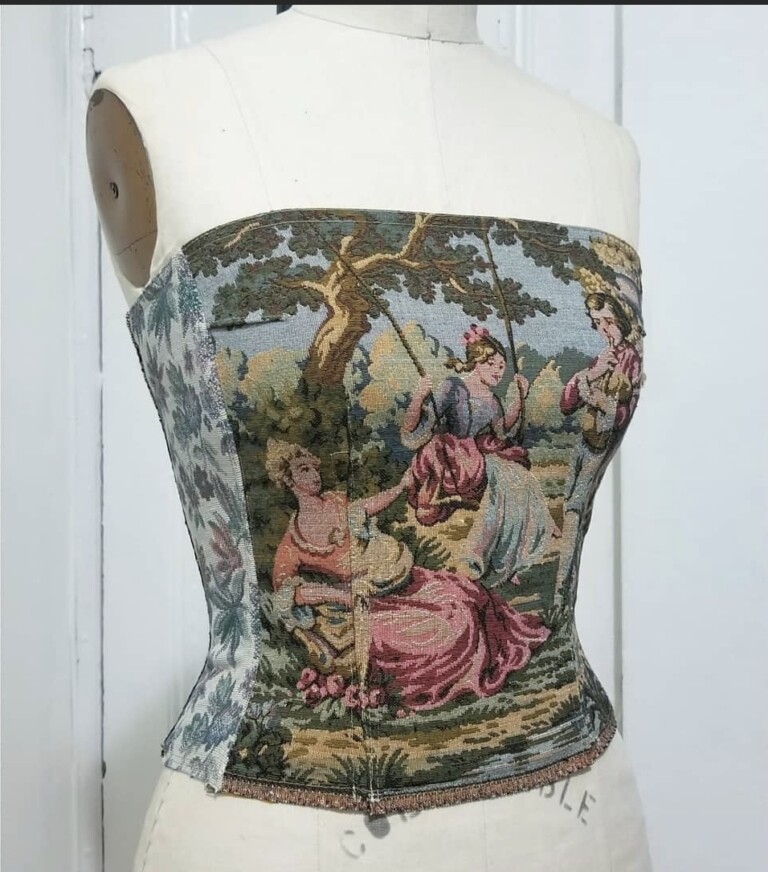 Kristin Mallison, corsetto