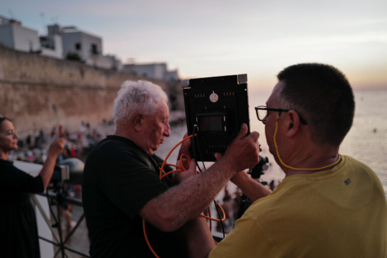 Panorama Monopoli, Performance Massimo Vitali 01.09.22 Photo © Piero Percoco and Mirko Ostuni Courtesy ITALICS, the galleries, the artists