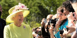 La Regina Elisabetta II durante una visita ufficiale negli Stati Uniti, maggio 2007. Fonte Wikipedia