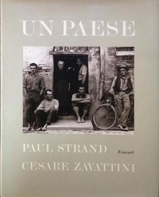 La prima edizione di Un paese di Cesare Zavattini (Einaudi 1955)