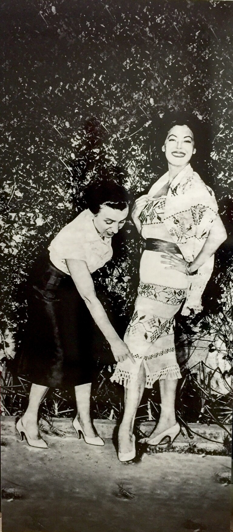 Micol Fontana con Ava Gardner in abito Celestino