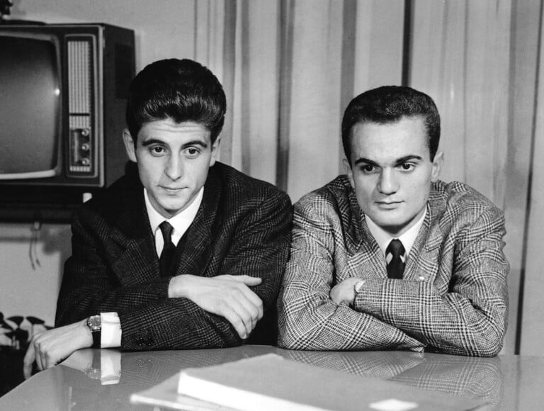 Milan-Inter. I calciatori Gianni Rivera e Sandro Mazzola studiano insieme, Milano, 1960. Cremona, Archivi Farabola