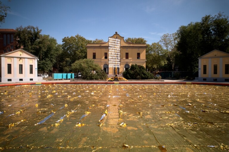 Nari Ward, Emergence Pool, exhibition view at Centro Balneare Romano, Milano 2022. Photo Marco De Scalzi