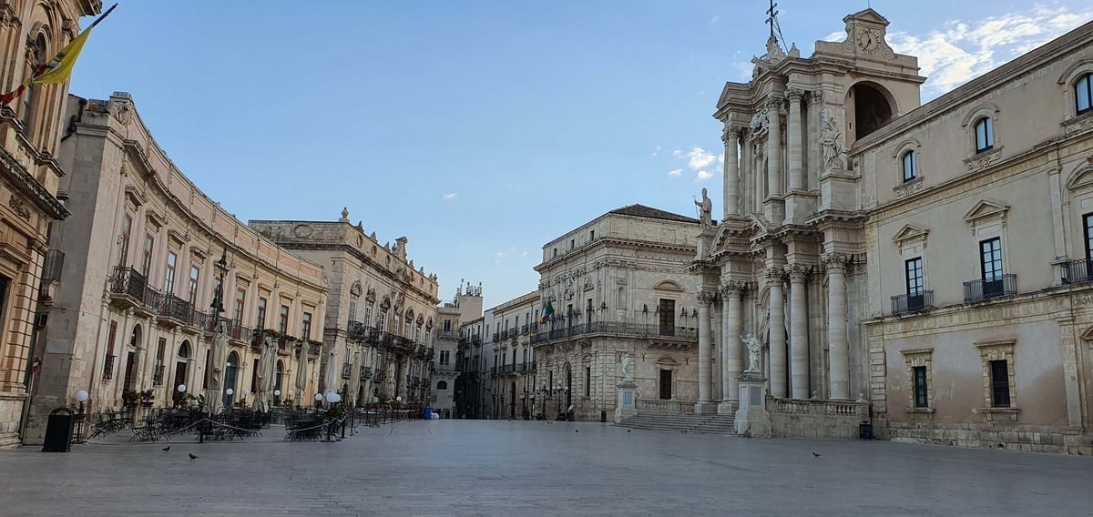 Piazza Duomo a Siracusa. Photo Ufficio Turismo – Libero Consorzio Comunale di Siracusa